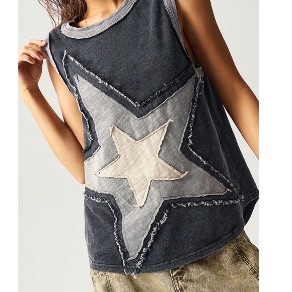 Star print Patch Loose Fit Frayed Hem Tank Top - Picture 3 of 8
